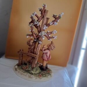 Hummel Goebel Vintage Welcome Spring 635 12" Figurine W COA Excellent